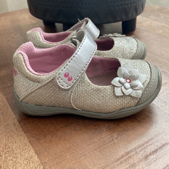 Cute Silver Sandals - Size 4 - Picture 8 of 9